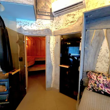 Egliskiu Oaze Su Pirtimi Kubilu- Privatumas Garantuotas 维尔纽斯